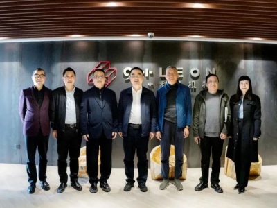 南湖區(qū)委常委、區(qū)政府黨組副書(shū)記錢(qián)霄棟一行蒞臨利恩設(shè)計(jì)調(diào)研指導(dǎo)